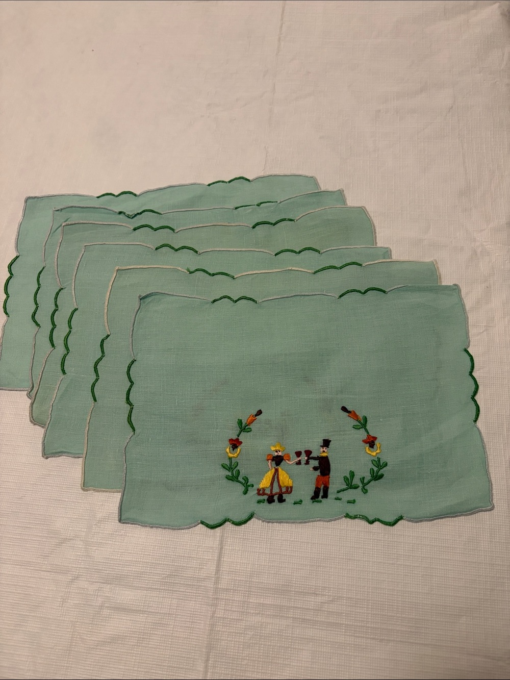 Vintage Linen Hand Embroidered Cocktail Napkins - Set of 4 - Madeira Folk Couple